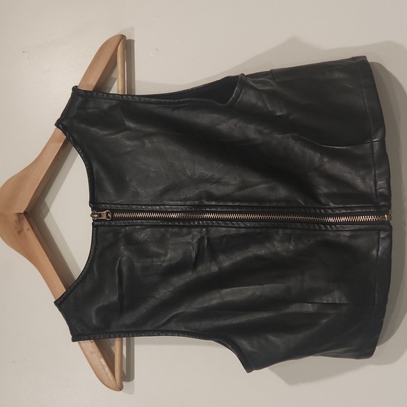 Kirious Women's Black Faux‎ Leather Crop Top - Picture 6 of 6